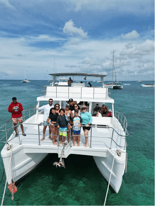 From Santo Domingo: Isla Saona Day Trip with Catamaran Ride â Guided tour and outdoor activity